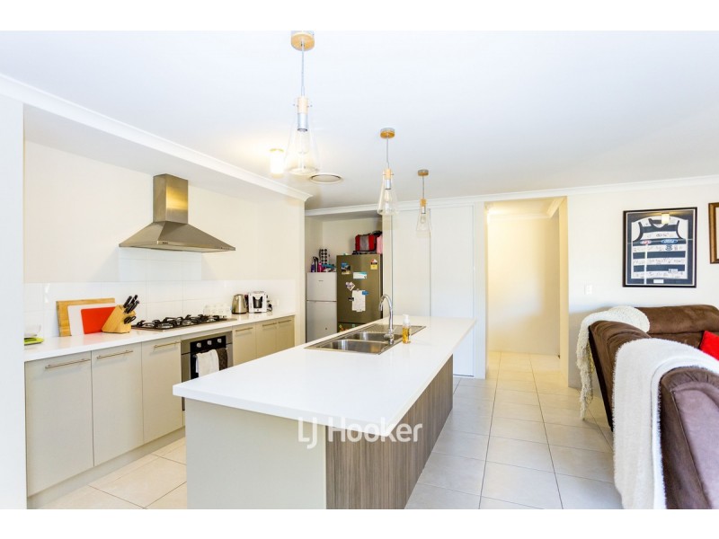 22 Hazelgrove Crescent, Millbridge WA 6232