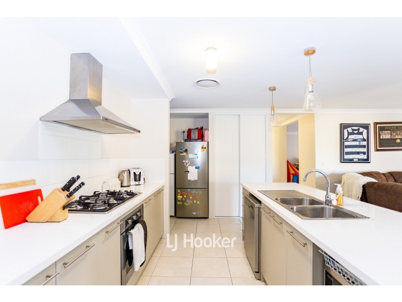 22 Hazelgrove Crescent, Millbridge WA 6232