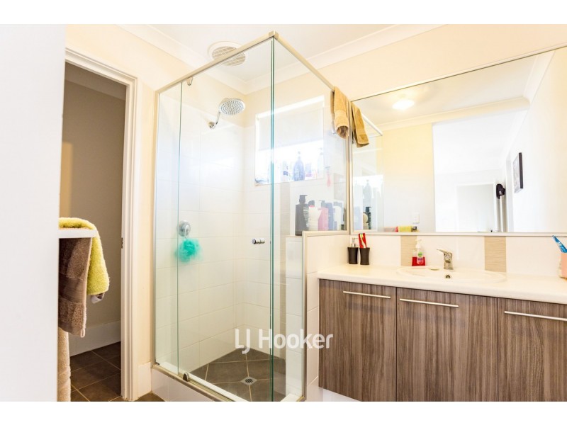 22 Hazelgrove Crescent, Millbridge WA 6232