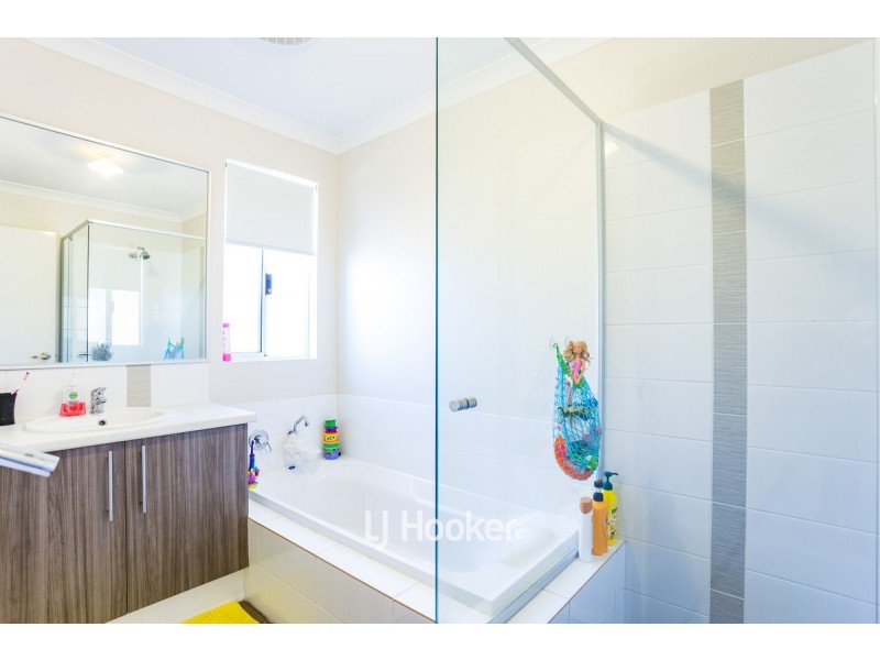 22 Hazelgrove Crescent, Millbridge WA 6232