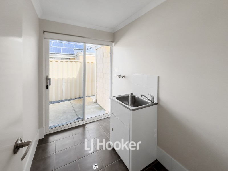 22 Hazelgrove Crescent, Millbridge WA 6232