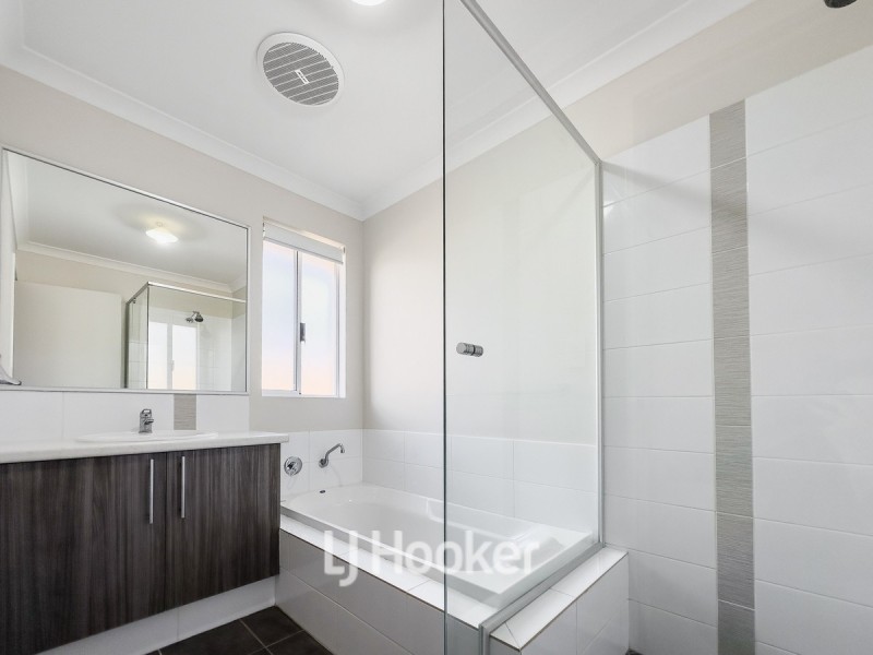 22 Hazelgrove Crescent, Millbridge WA 6232