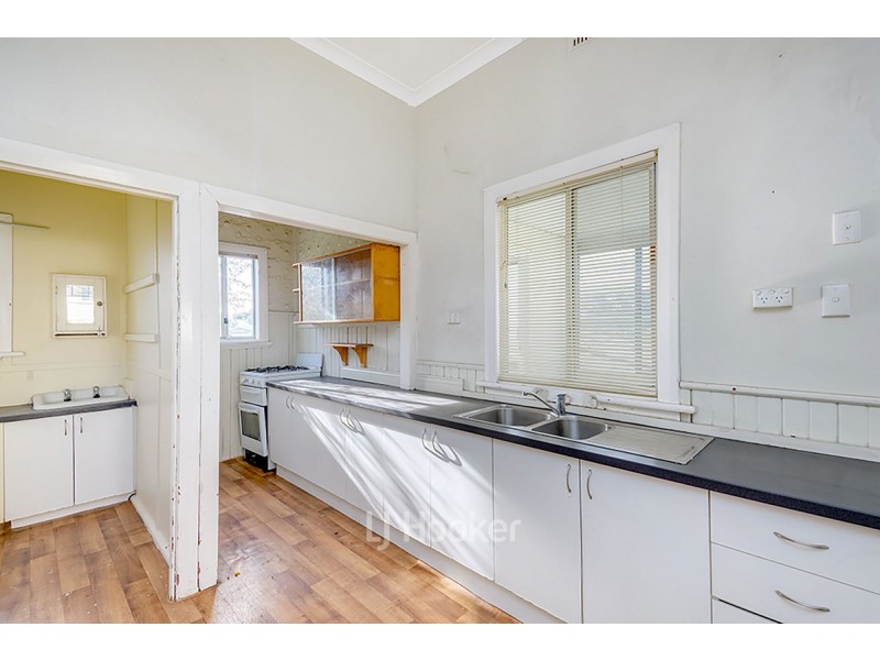 16 Bucktin Street, Collie WA 6225