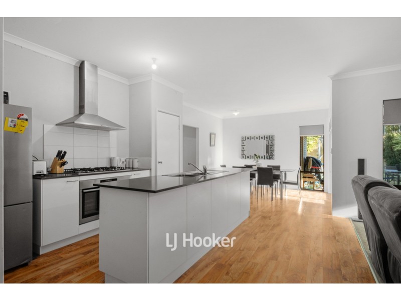 16 Merton Avenue, College Grove WA 6230