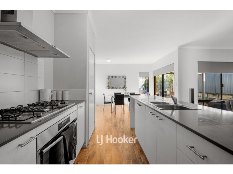 16 Merton Avenue, College Grove WA 6230