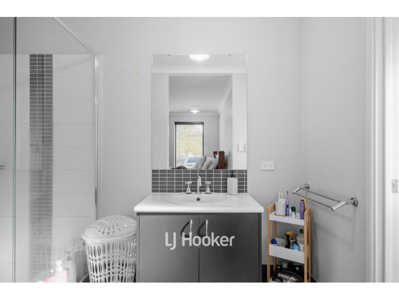 16 Merton Avenue, College Grove WA 6230