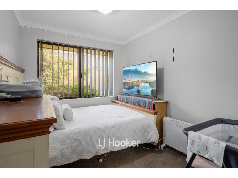 16 Merton Avenue, College Grove WA 6230