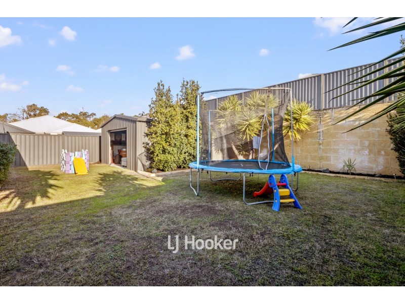 16 Merton Avenue, College Grove WA 6230