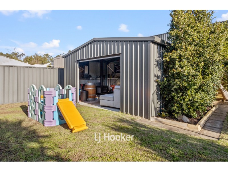 16 Merton Avenue, College Grove WA 6230