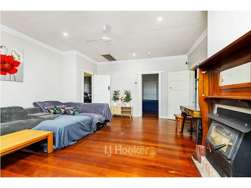 68 Deakin Street, Collie WA 6225