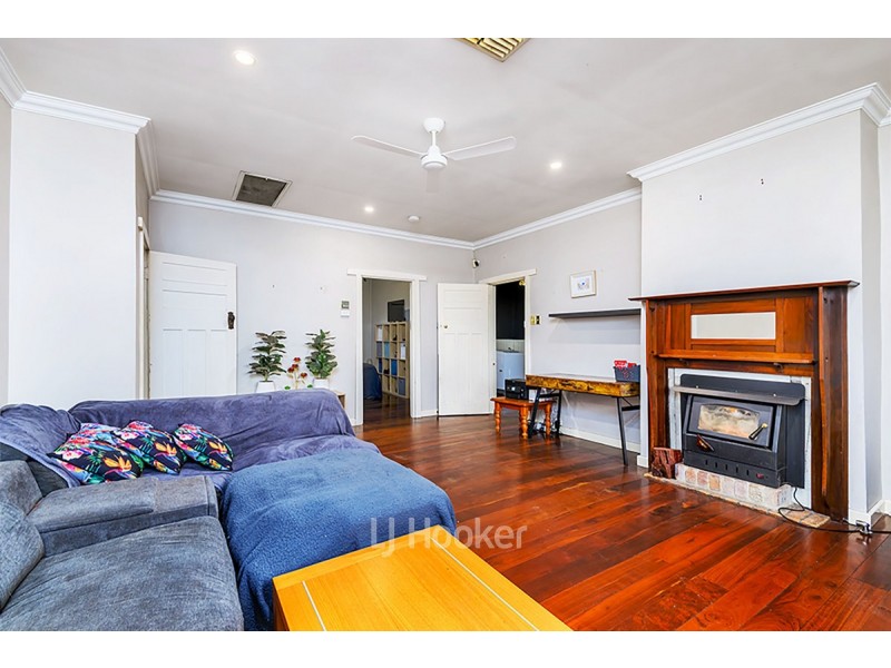 68 Deakin Street, Collie WA 6225