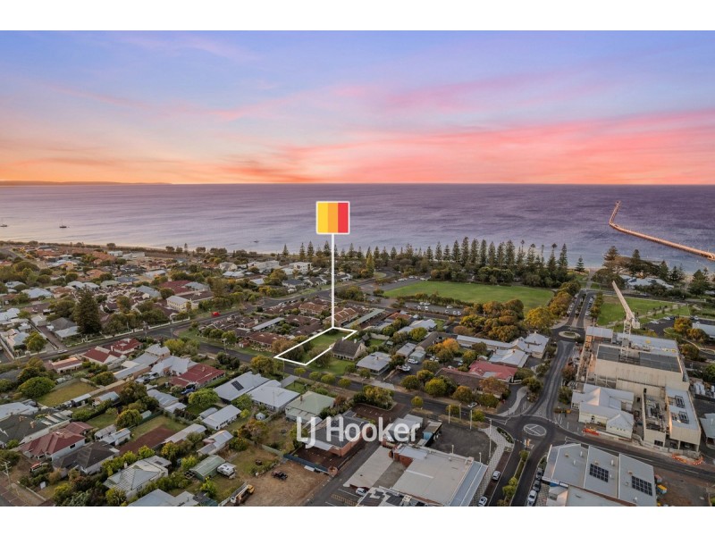 11 Adelaide Street, Busselton WA 6280