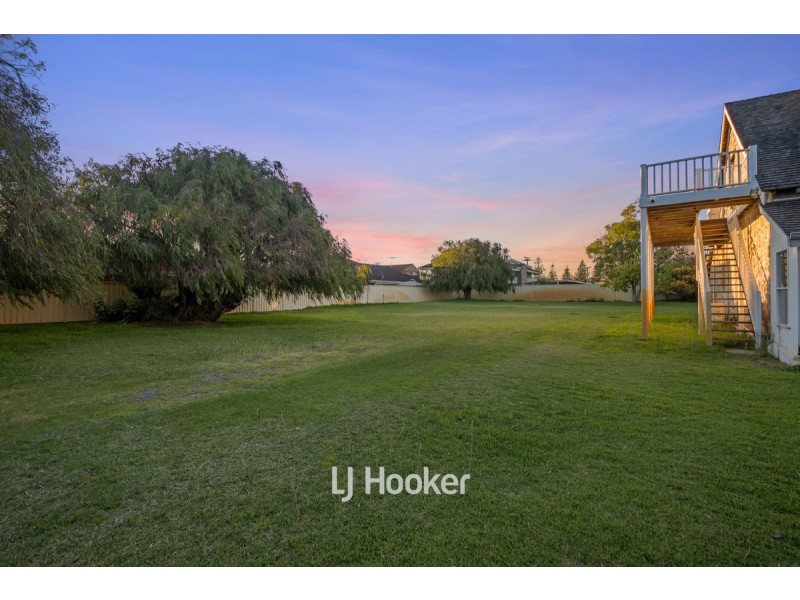 11 Adelaide Street, Busselton WA 6280