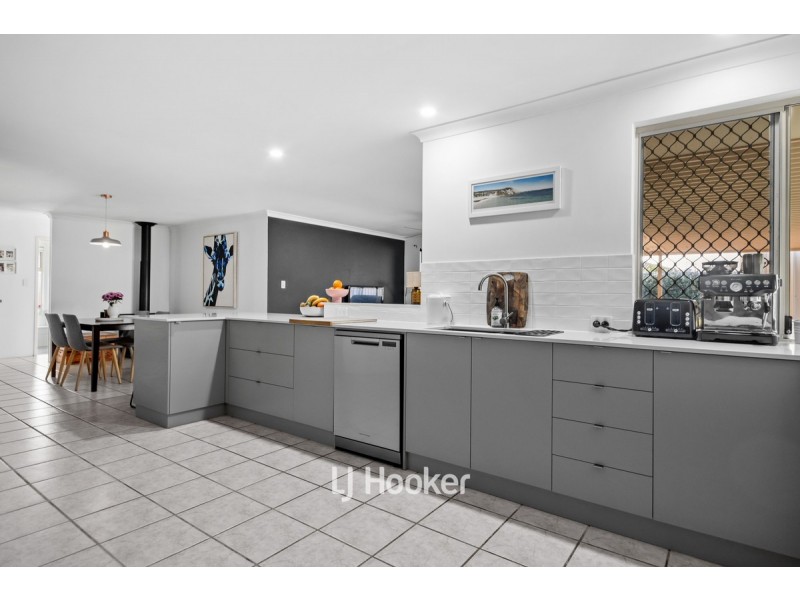 16 Raglan Street, Carey Park WA 6230