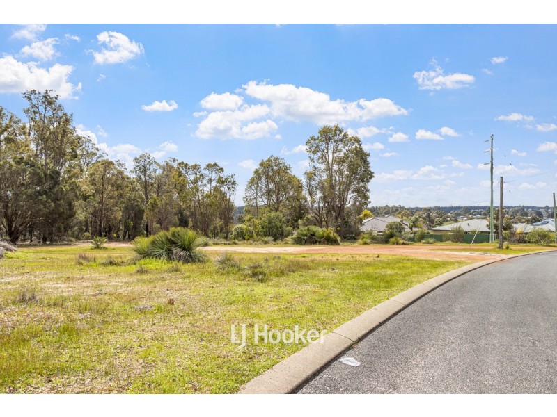 32 Wellington Boulevard, Collie WA 6225