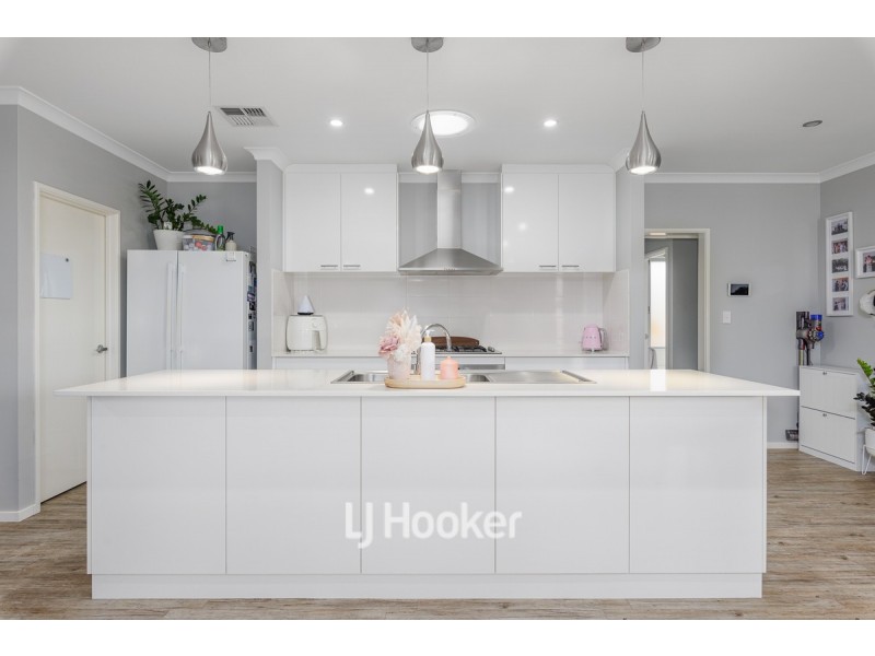 33 Edenhope Road, Australind WA 6233