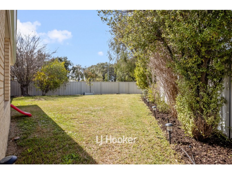 1/4 Butcherbird Place, West Busselton WA 6280