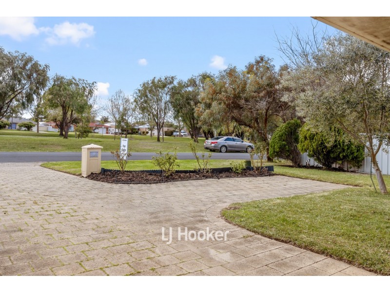 1/4 Butcherbird Place, West Busselton WA 6280