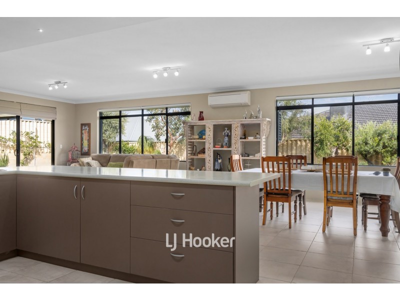 4 Topaz Way, Dalyellup WA 6230