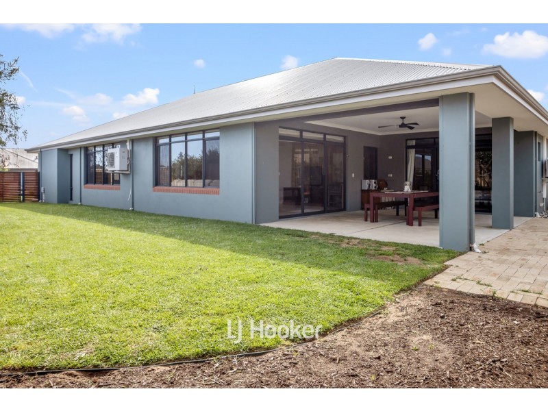 4 Topaz Way, Dalyellup WA 6230