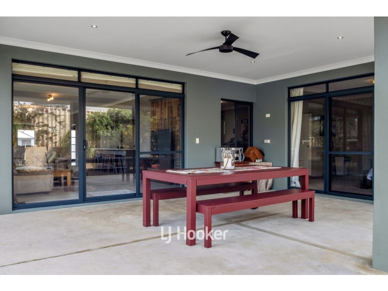 4 Topaz Way, Dalyellup WA 6230