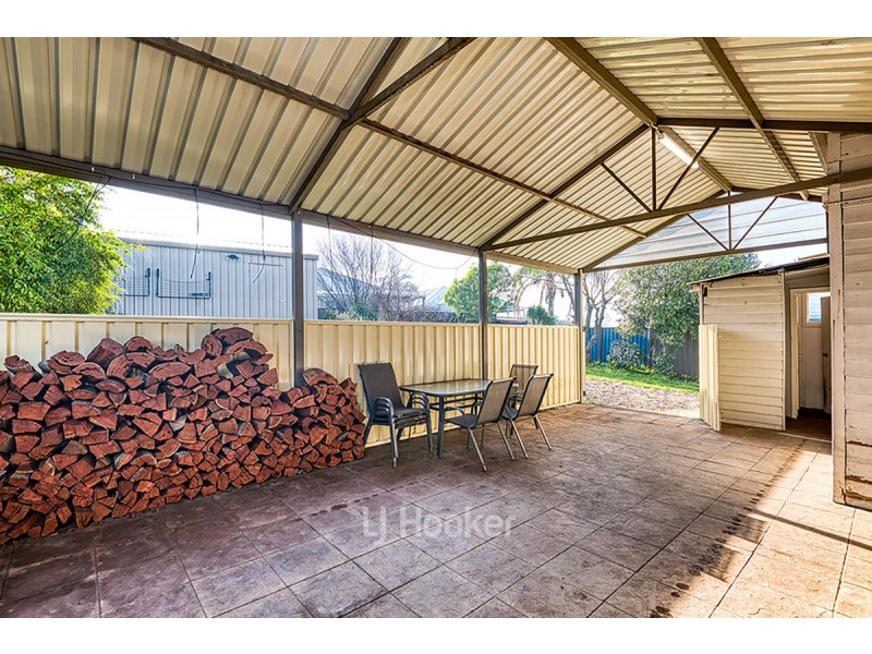 68 Deakin Street, Collie WA 6225