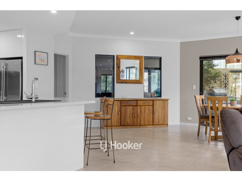 33 Naroona Drive, Dalyellup WA 6230