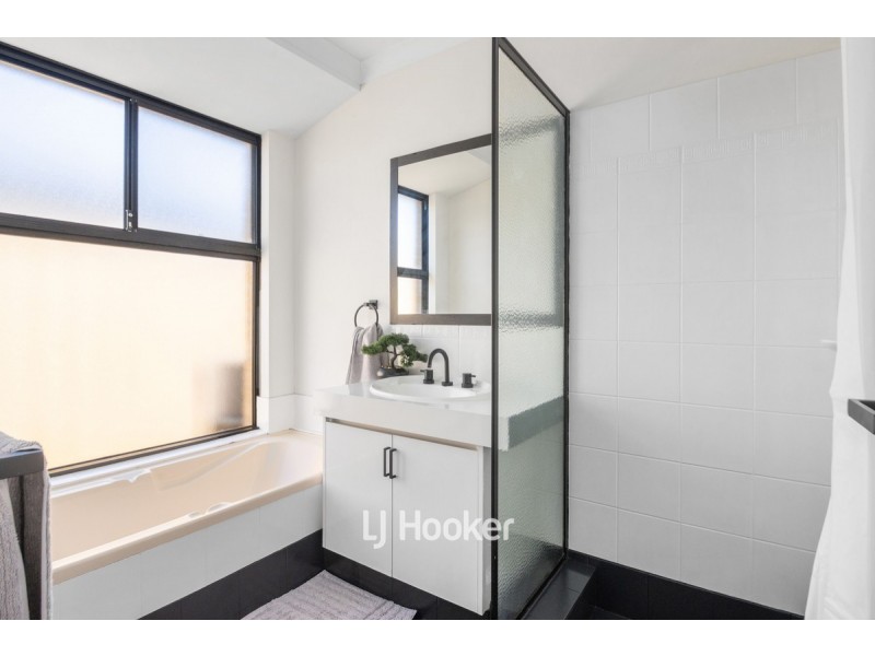 15 Mackay Road, Dalyellup WA 6230