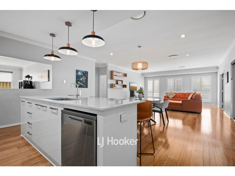 8 Adeline Drive, Millbridge WA 6232