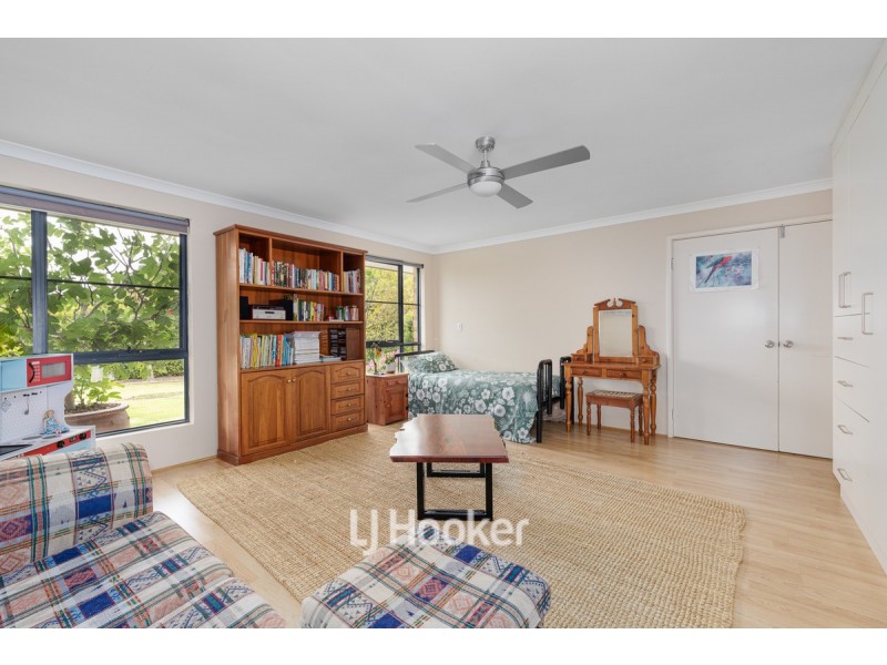 15 Shier Rise, Burekup WA 6227