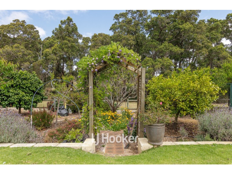 15 Shier Rise, Burekup WA 6227