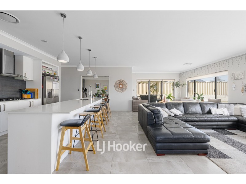 76 Hazelgrove Crecent, Millbridge WA 6232