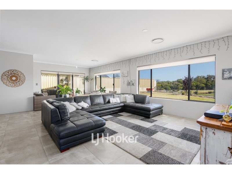 76 Hazelgrove Crecent, Millbridge WA 6232