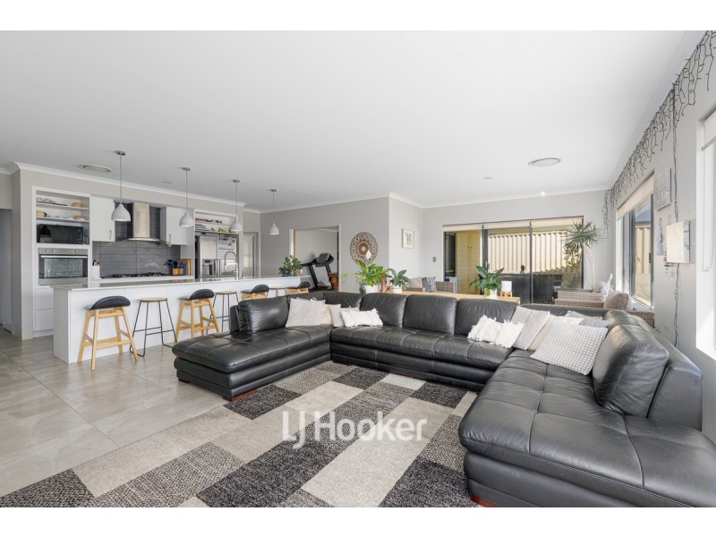76 Hazelgrove Crecent, Millbridge WA 6232