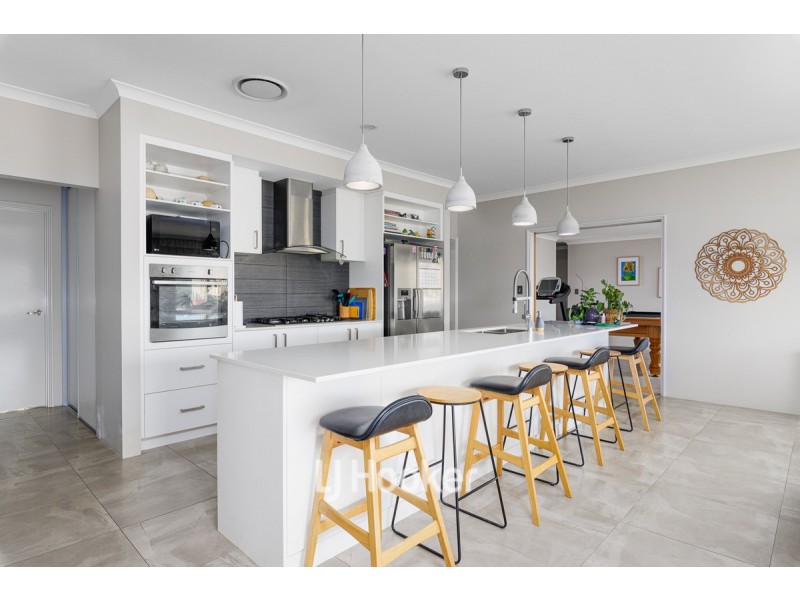 76 Hazelgrove Crecent, Millbridge WA 6232