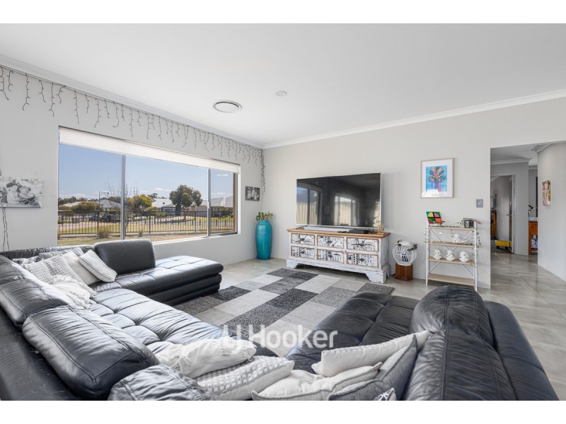 76 Hazelgrove Crecent, Millbridge WA 6232