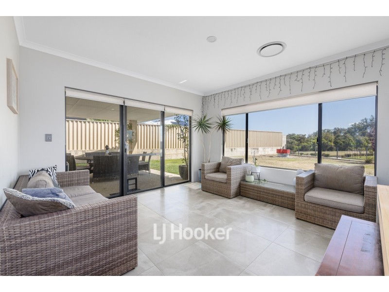 76 Hazelgrove Crecent, Millbridge WA 6232