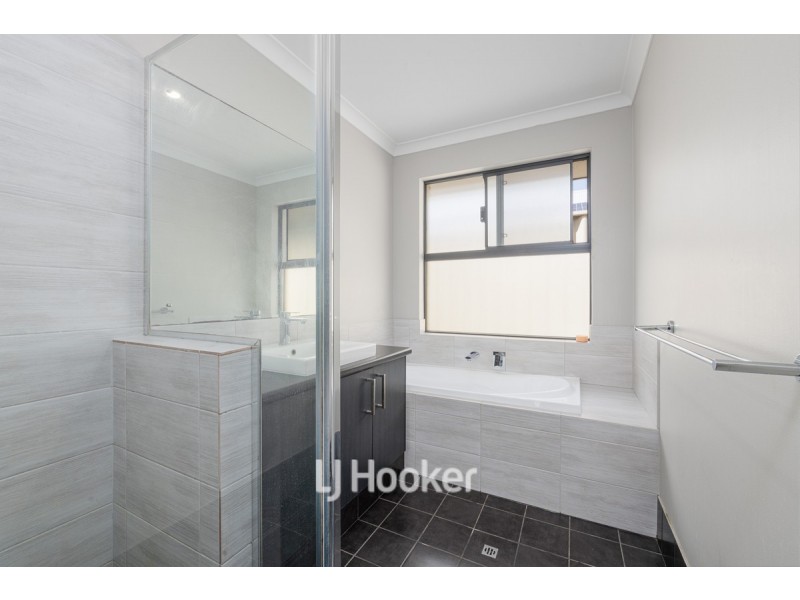 76 Hazelgrove Crecent, Millbridge WA 6232