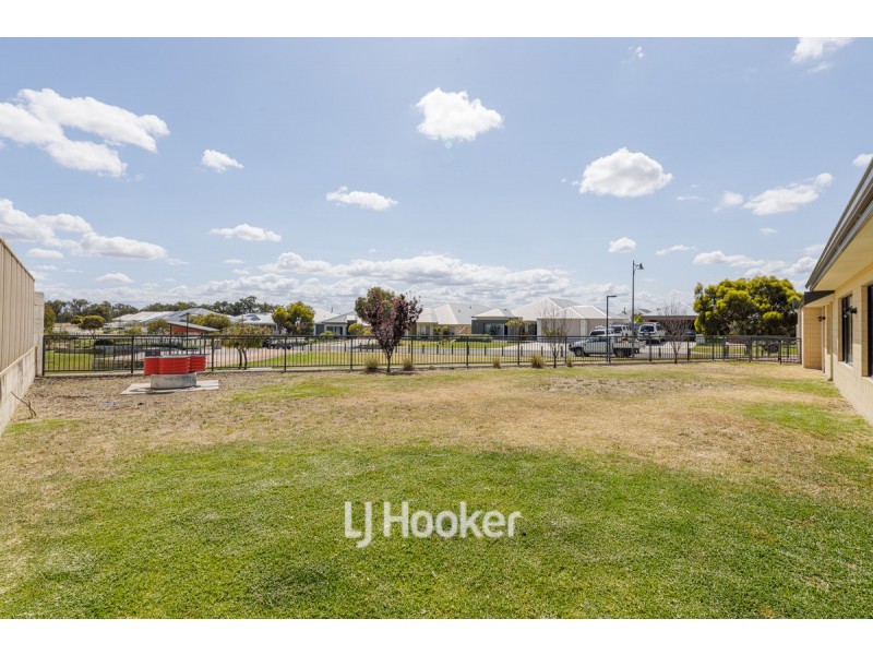 76 Hazelgrove Crecent, Millbridge WA 6232