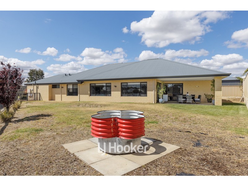 76 Hazelgrove Crecent, Millbridge WA 6232