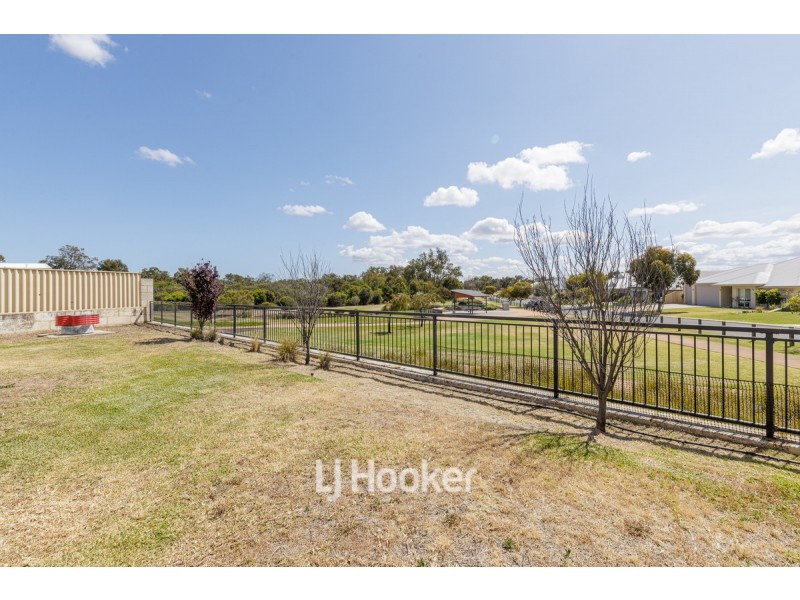76 Hazelgrove Crecent, Millbridge WA 6232