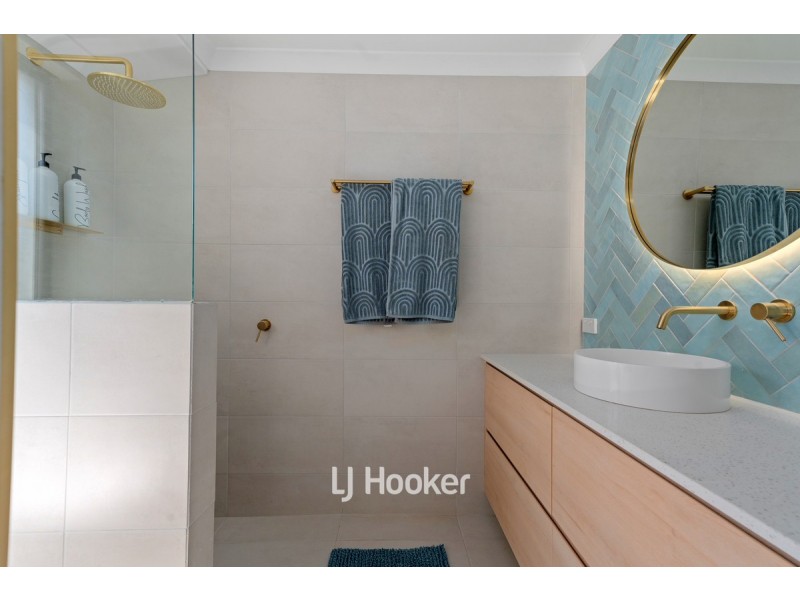 24 Chisholm Road, Dalyellup WA 6230