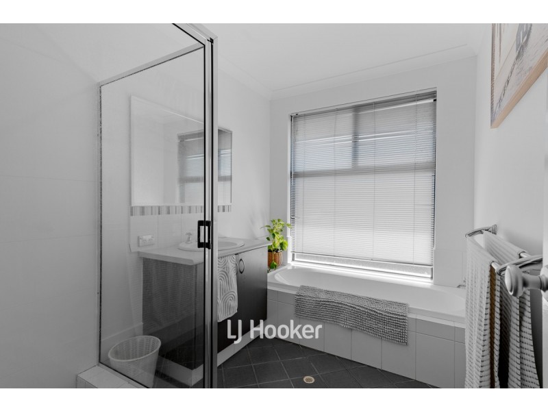 24 Chisholm Road, Dalyellup WA 6230