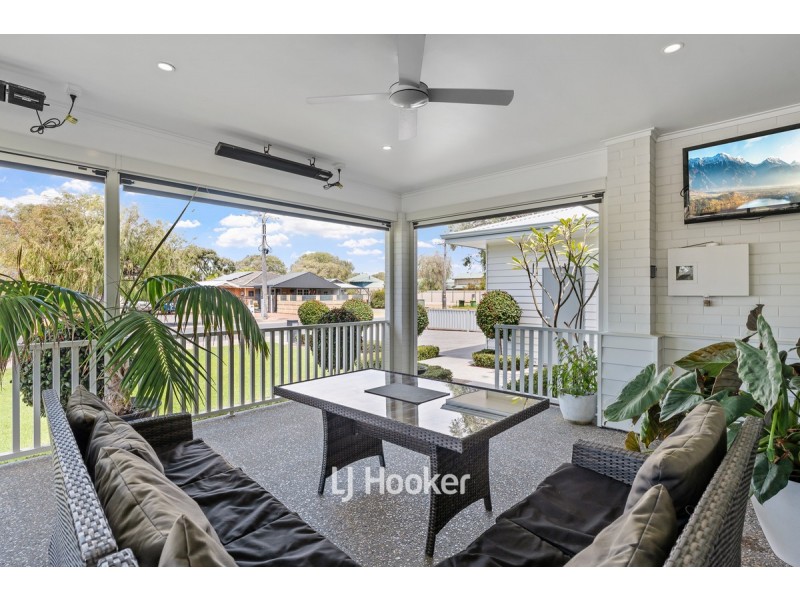 8 Earnshaw Road, West Busselton WA 6280