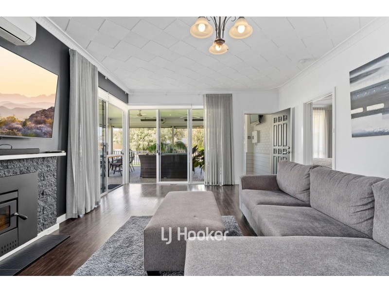8 Earnshaw Road, West Busselton WA 6280