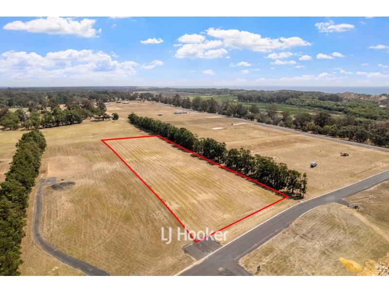 22 Acreage Boulevard, Dalyellup WA 6230