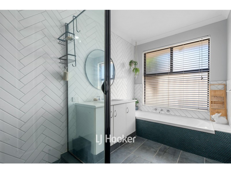 32 Hornibrook Road, Dalyellup WA 6230