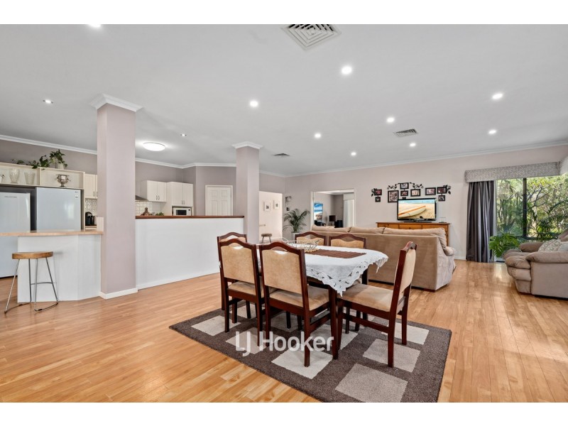 37 Maidment Parade, Dalyellup WA 6230