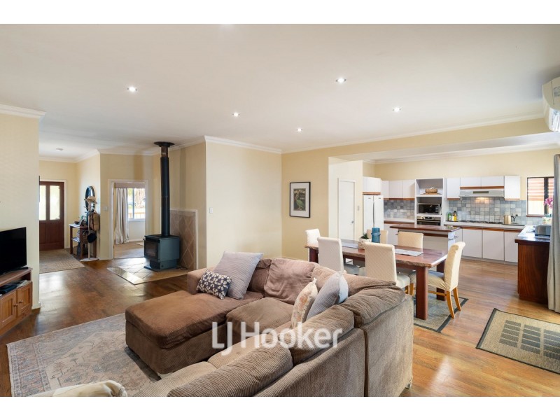 8 John Street, Abbey WA 6280