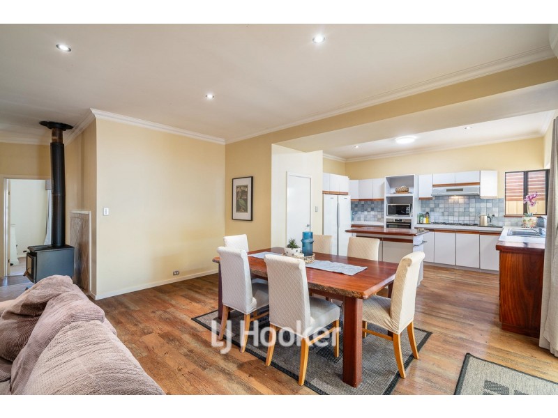 8 John Street, Abbey WA 6280